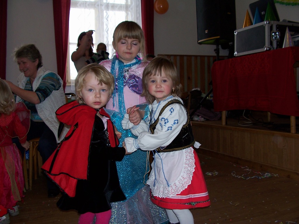 Dětský karneval 2010 (24).JPG