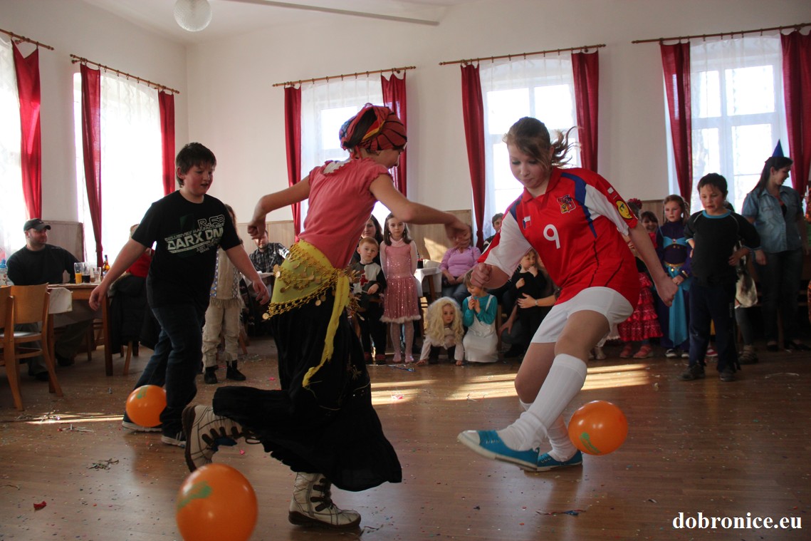 Dětský karneval 2013 (122)