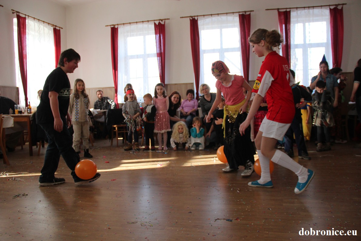 Dětský karneval 2013 (123)