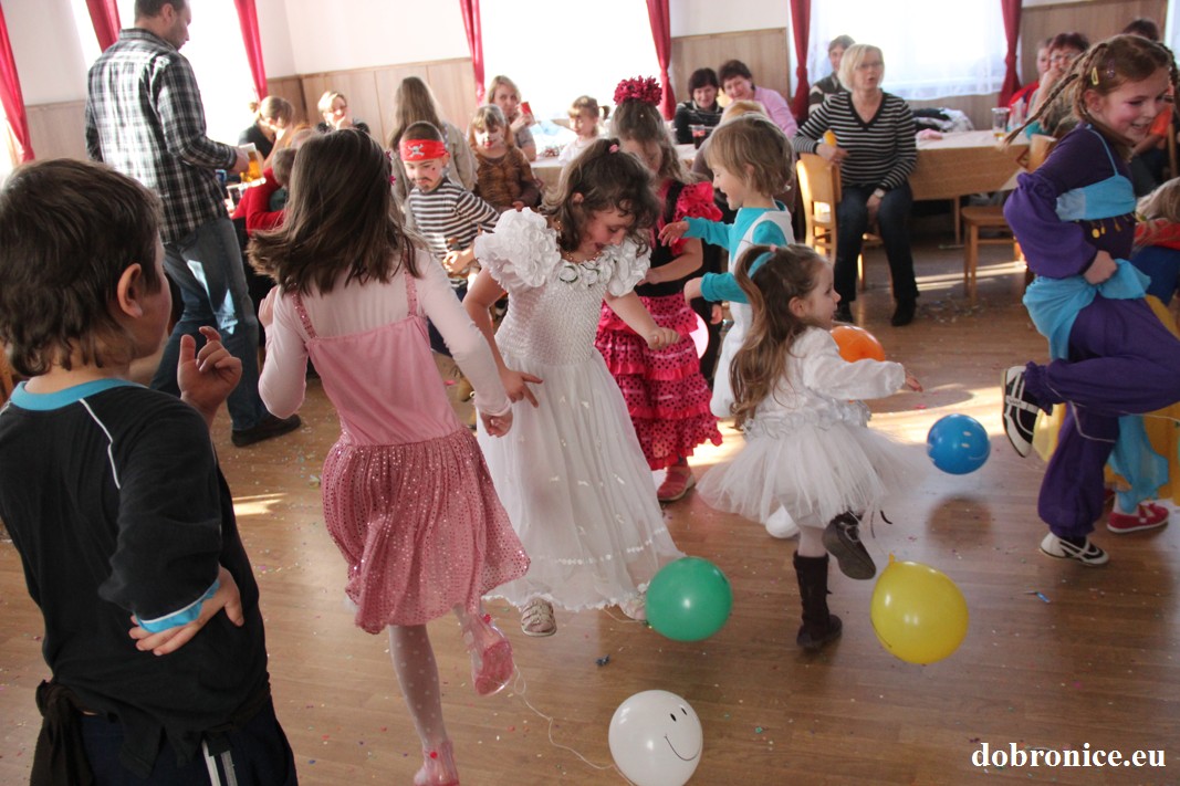 Dětský karneval 2013 (124)